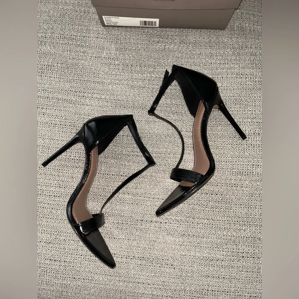 BCBG MAX AZRIA “DANIELLE RODI” T STRAP HEEL - Picture 2 of 8